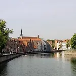 Room With Carparking, Bicycles And Small Breakfast