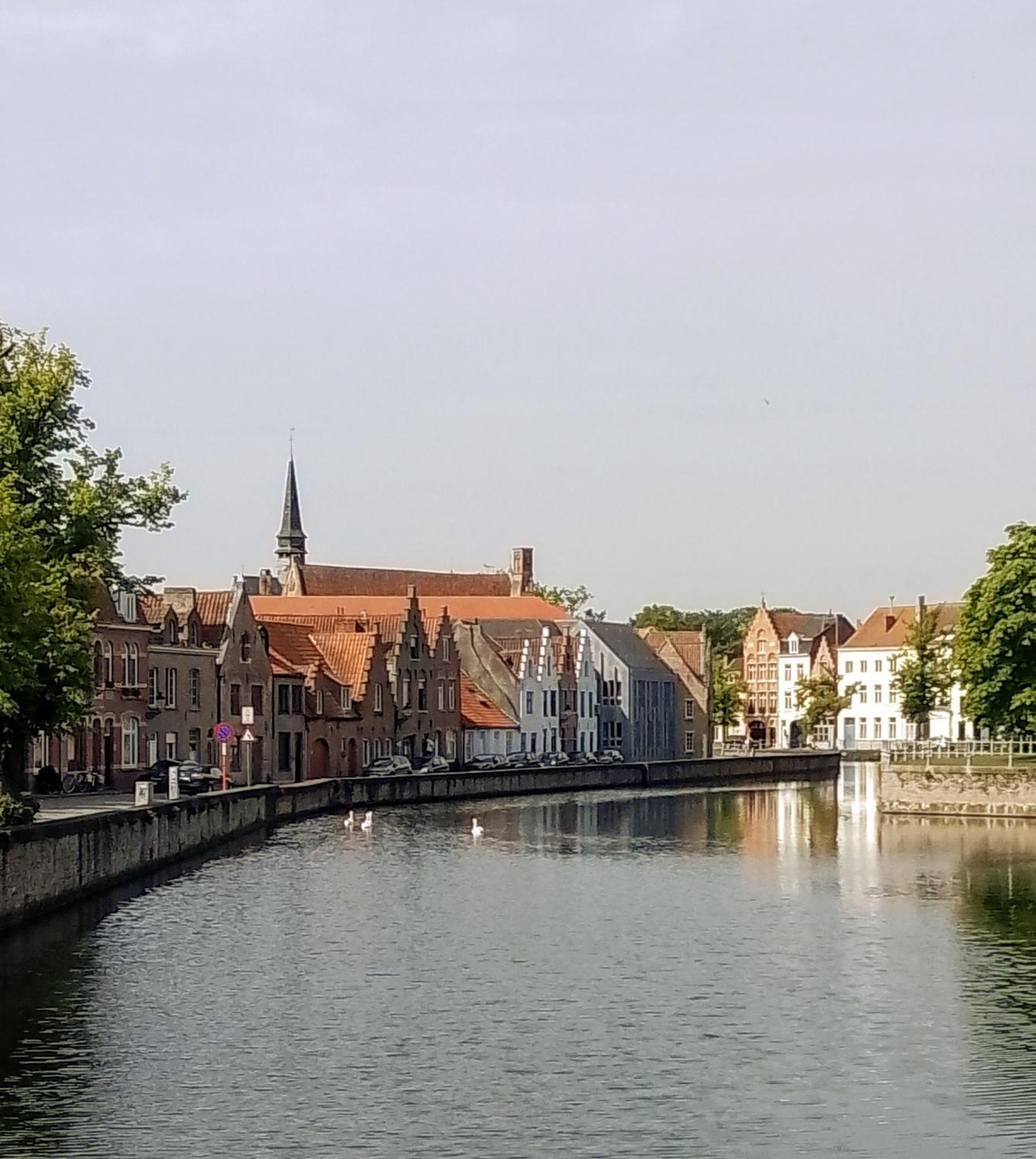 Couette-café With Carparking, Bicycles And Small Breakfast